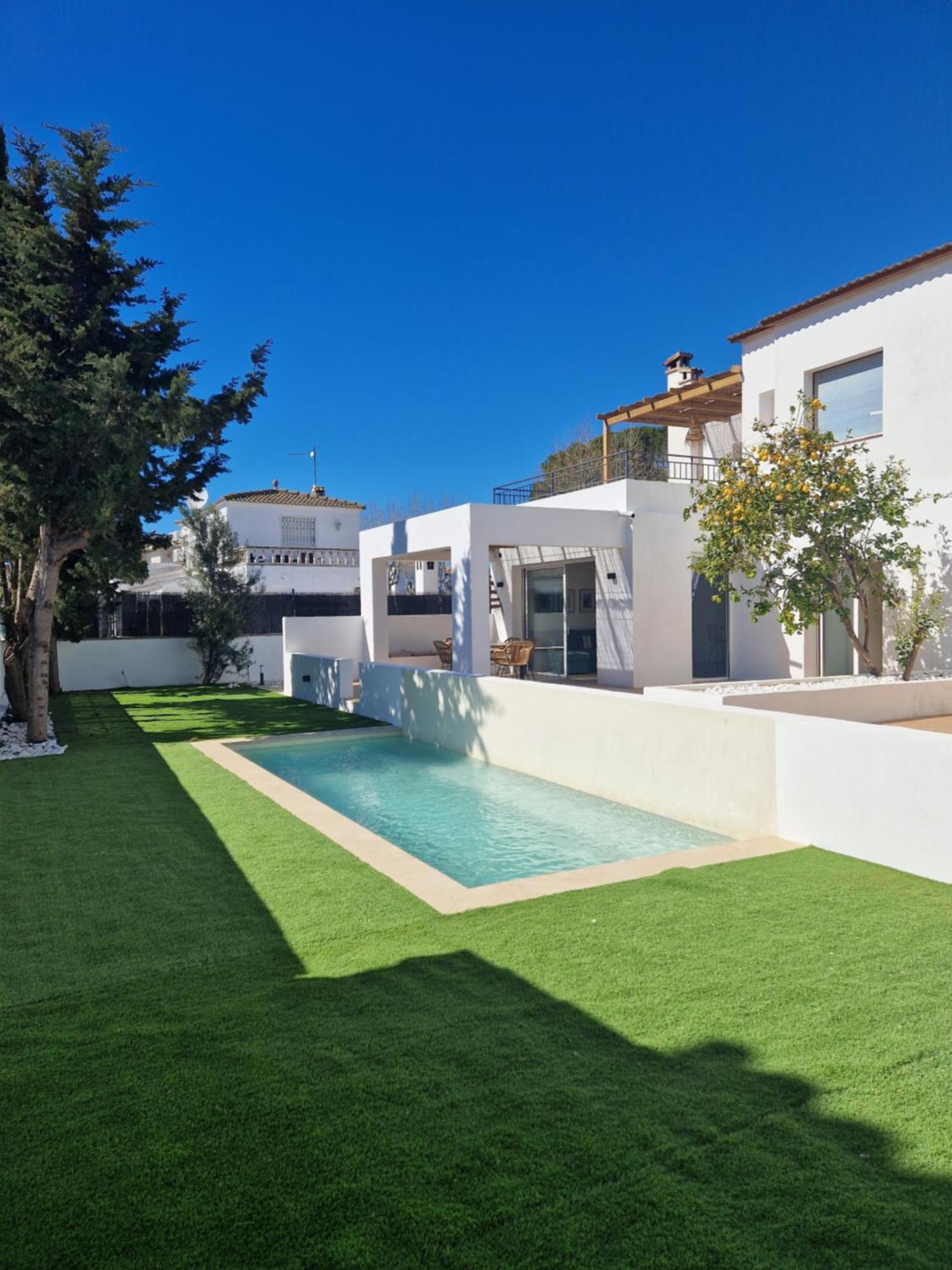 Gorgot P1 I Apartamento Con Terraza Y Piscina Comunitaria Cerca De La Playa Empuriabrava Exterior photo